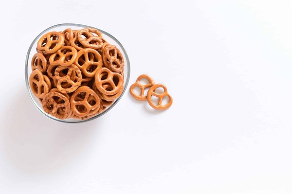 What's the Key to Baking Gourmet Artisanal Pretzels with a Crunchy Crust?